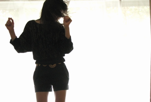 bk-gold-sweater-dance