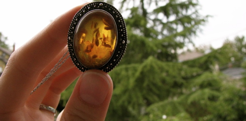 amber-pendant
