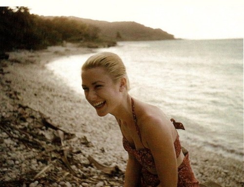 grace-kelly-beach-laughing