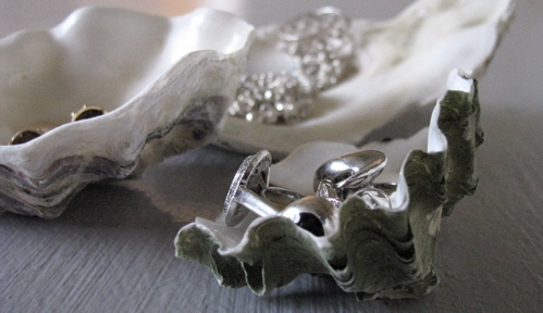 oyster-shell-jewelry-holder