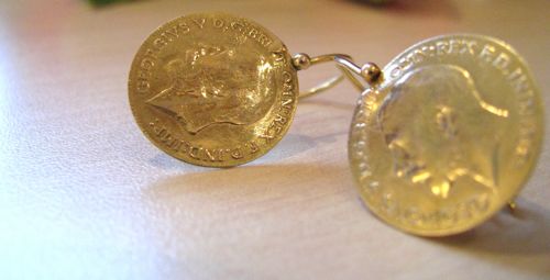 gold-earrings