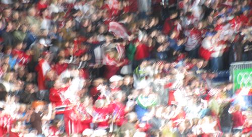 vancouver-2010-crowd-cheering
