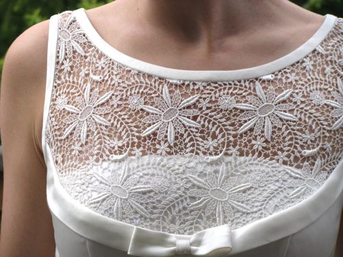 vintage-wedding-dress-neckline-detail vintage-wedding-dress-neckline-detail