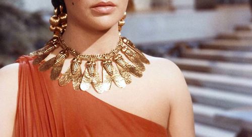 elizabeth-taylor-as-cleopatra-necklace elizabeth-taylor-as-cleopatra-necklace