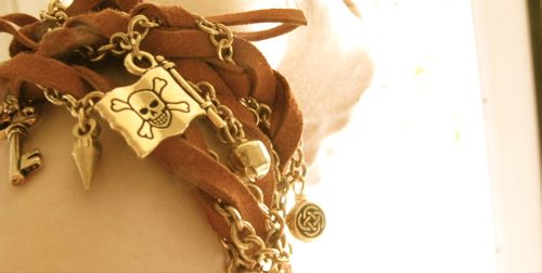 pirate-flag-bracelet pirate-flag-bracelet